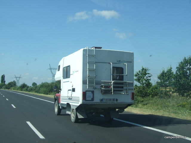 kamper z nadbudówką
