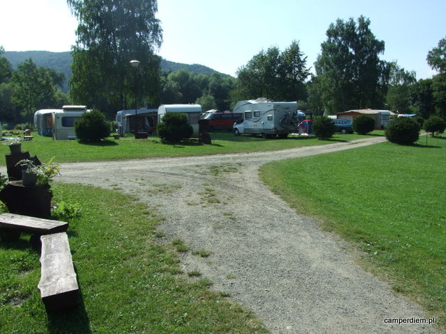 na kempingu