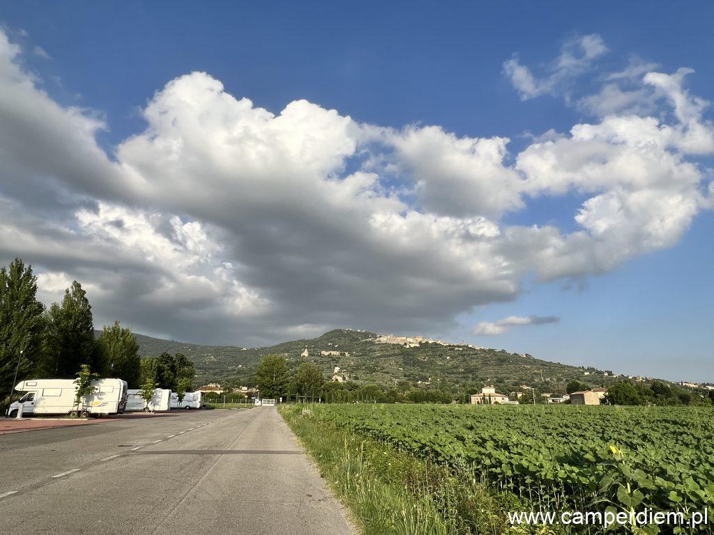 parking przed Cortona