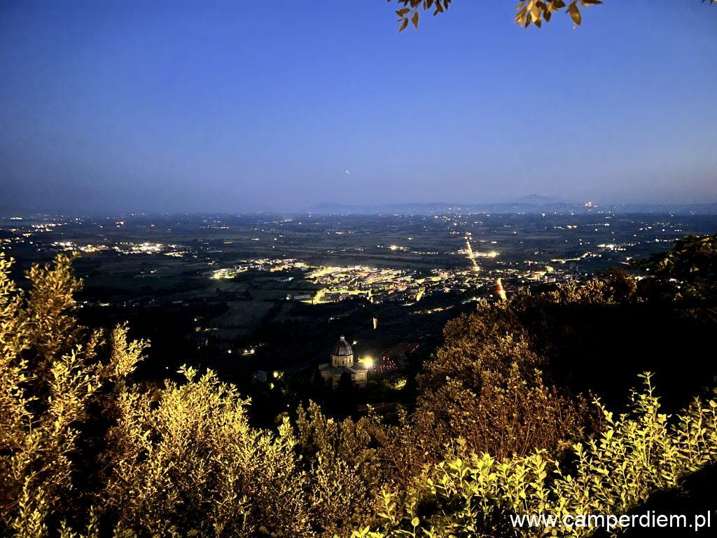 nocny widok z Cortona